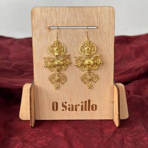 Brincos de "tres corpos"